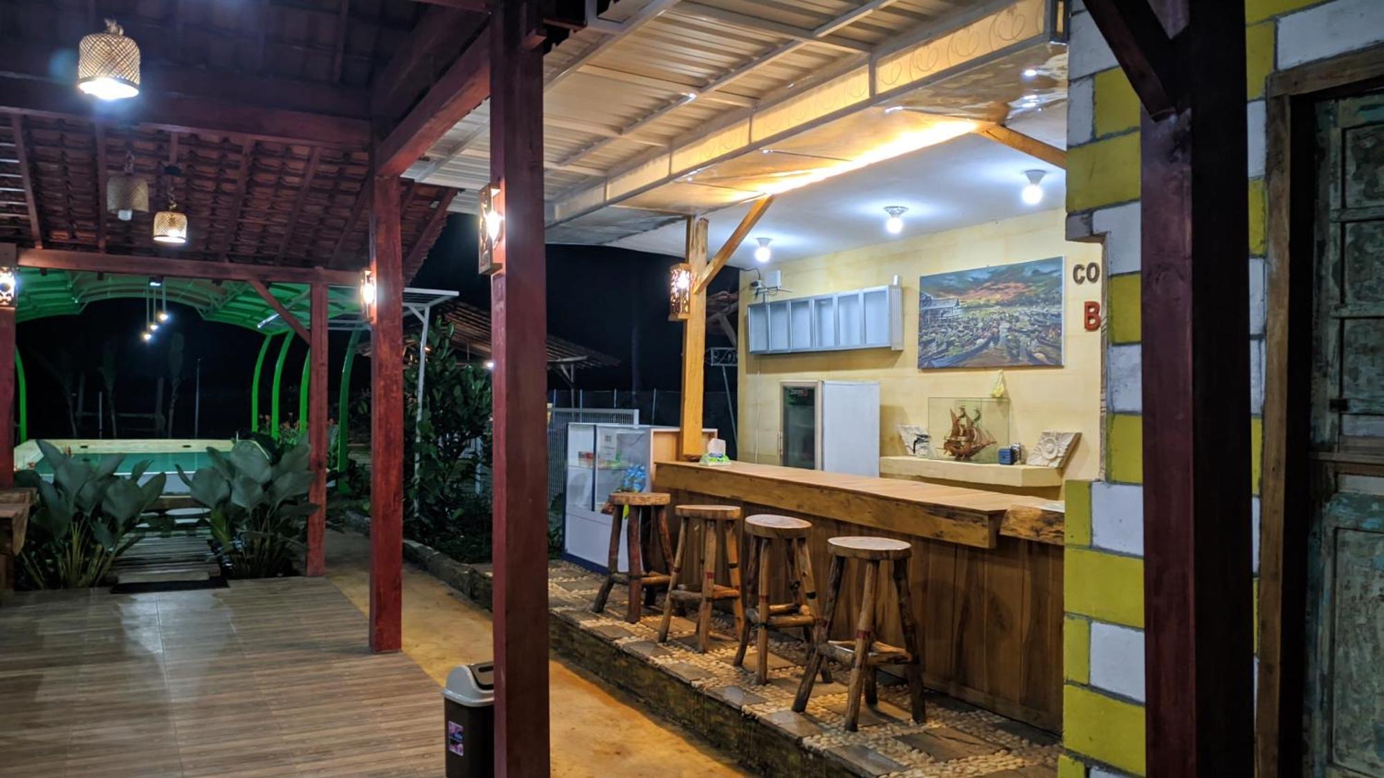 בניוואנגי Wooden Kemiren Homestay Banyuwangi מראה חיצוני תמונה