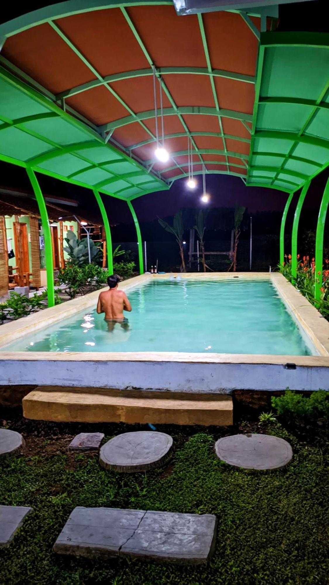 בניוואנגי Wooden Kemiren Homestay Banyuwangi מראה חיצוני תמונה
