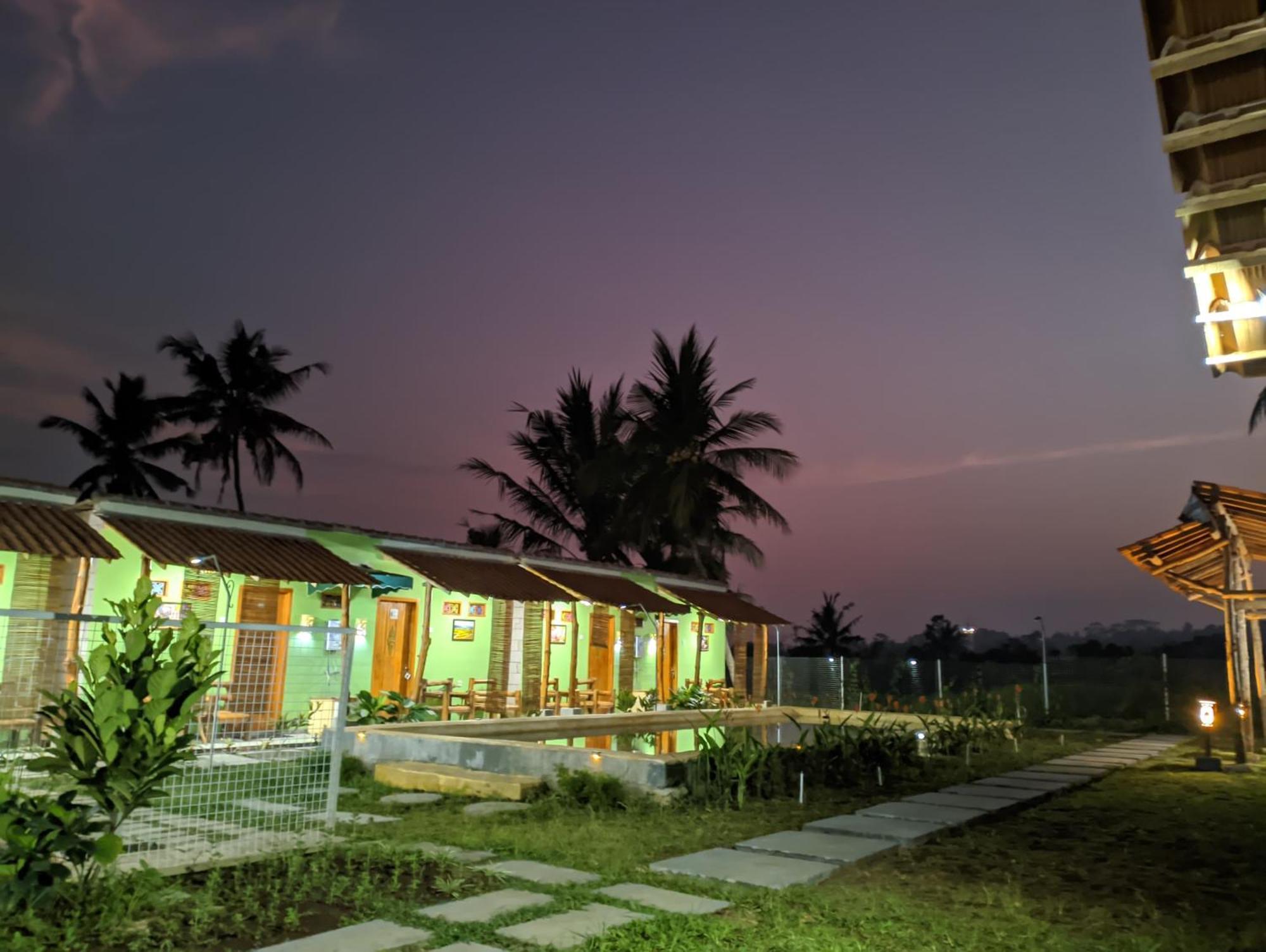 בניוואנגי Wooden Kemiren Homestay Banyuwangi מראה חיצוני תמונה