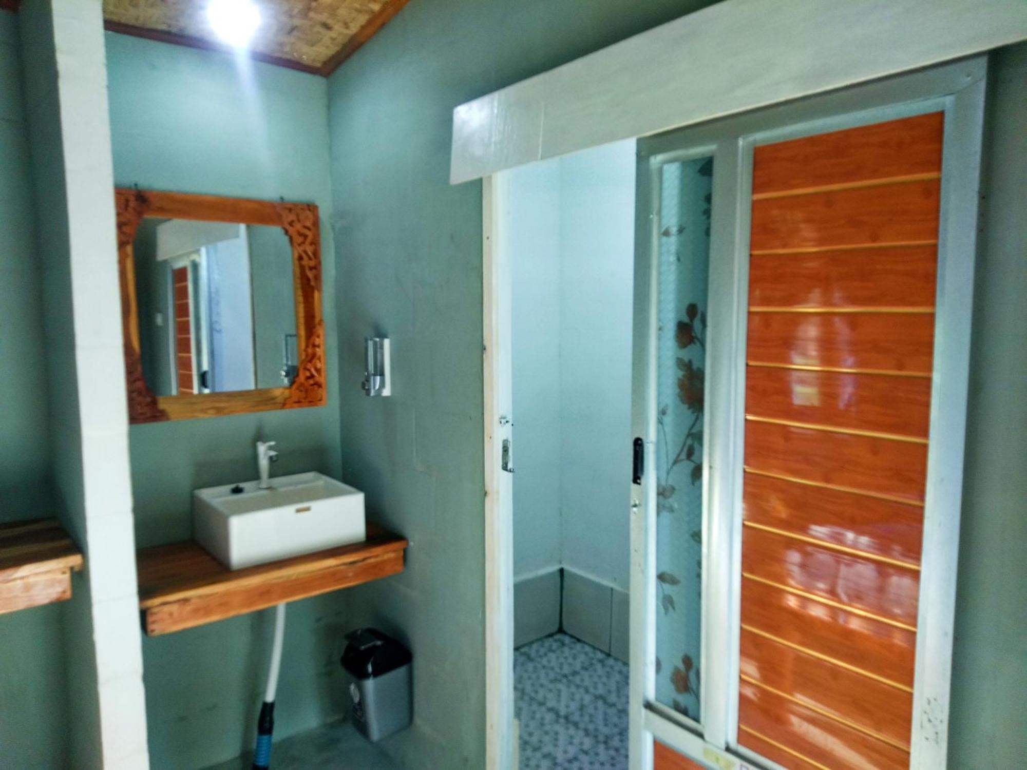 בניוואנגי Wooden Kemiren Homestay Banyuwangi מראה חיצוני תמונה