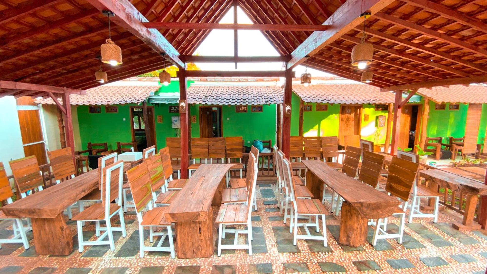 בניוואנגי Wooden Kemiren Homestay Banyuwangi מראה חיצוני תמונה