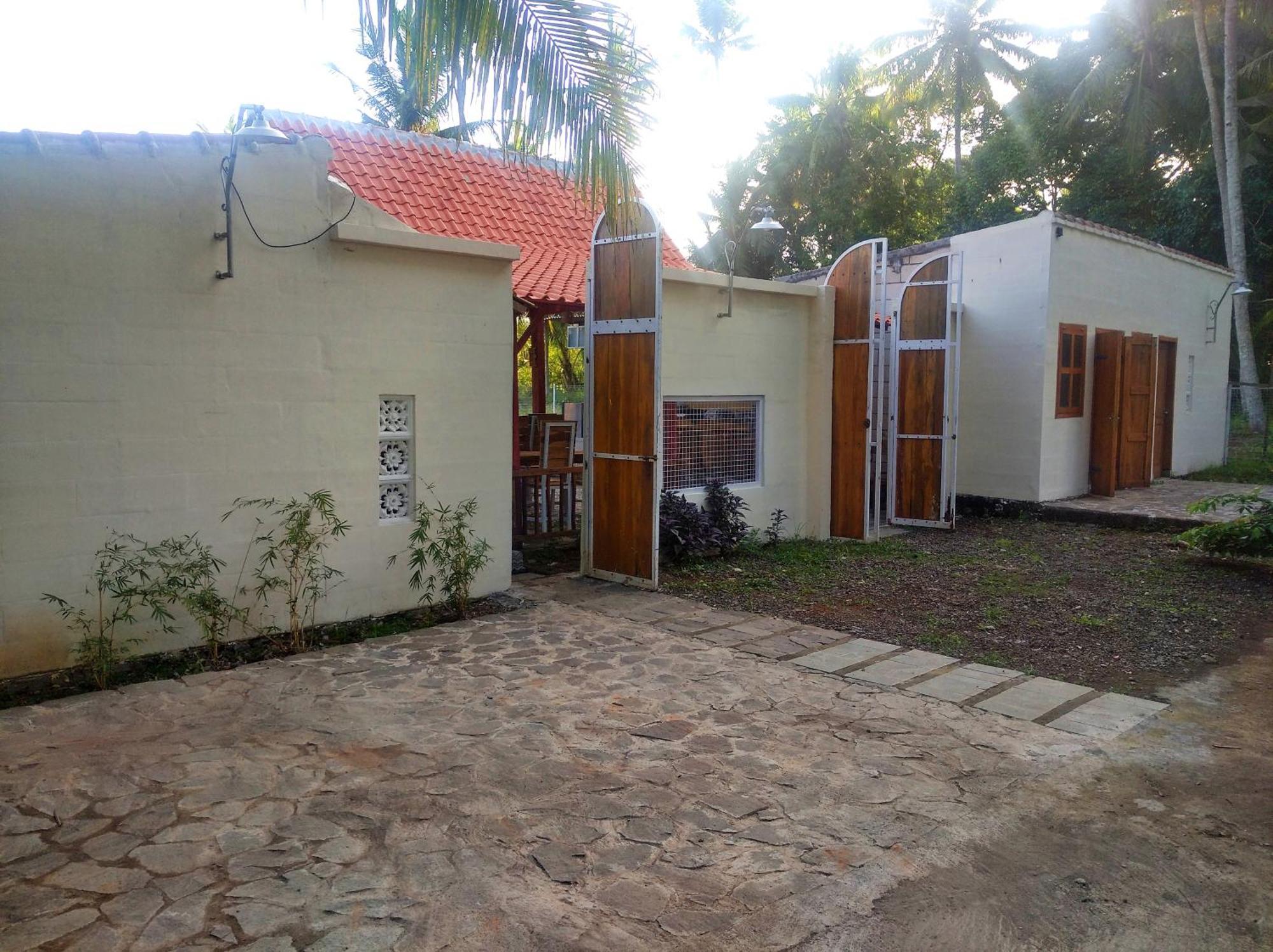 בניוואנגי Wooden Kemiren Homestay Banyuwangi מראה חיצוני תמונה